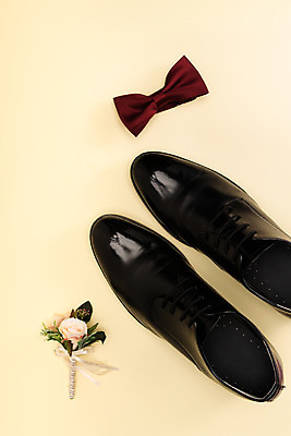 포토 JPG 스튜디오촬영 행복 부케 신랑 결혼 프로포즈 결혼식 나비넥타이 넥타이 새출발 실내 사랑 정장 턱시도 사람없음 하이앵글 오브젝트 결혼소품 설레임 노란배경 플랫레이 국내포토 잡화 옷 감정 뷰포인트 꽃다발 백그라운드 새로움 이벤트 내부 노란색 플랫 출발 파일형식