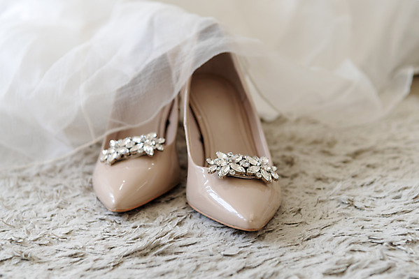 포토 JPG 스튜디오촬영 행복 신부 구두 결혼 프로포즈 결혼식 새출발 면사포 실내 사랑 사람없음 장식 오브젝트 한켤레 결혼소품 설레임 웨딩슈즈 국내포토 1 감정 신발 새로움 이벤트 내부 출발 파일형식