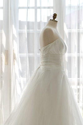 포토 JPG 스튜디오촬영 행복 신부 웨딩드레스 결혼 프로포즈 결혼식 새출발 실내 사랑 사람없음 옆모습 흰색 커튼 오브젝트 결혼소품 약혼 설레임 약혼식 국내포토 드레스 감정 뷰포인트 컬러 새로움 이벤트 내부 출발 약속 파일형식