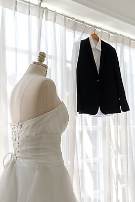 포토 JPG 스튜디오촬영 행복 신부 웨딩드레스 신랑 결혼 프로포즈 결혼식 새출발 실내 사랑 정장 턱시도 사람없음 커튼 오브젝트 결혼소품 설레임 국내포토 드레스 옷 감정 새로움 이벤트 내부 출발 파일형식