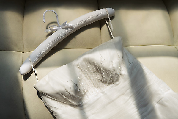 포토 JPG 스튜디오촬영 행복 웨딩드레스 결혼 프로포즈 결혼식 새출발 실내 사랑 사람없음 하이앵글 옷걸이 오브젝트 결혼소품 설레임 국내포토 드레스 감정 뷰포인트 새로움 이벤트 내부 출발 파일형식