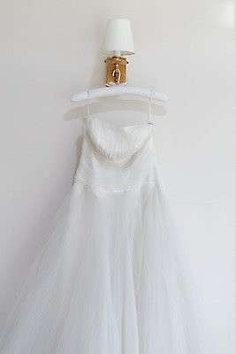 포토 JPG 스튜디오촬영 행복 웨딩드레스 결혼 프로포즈 결혼식 새출발 실내 사랑 사람없음 옷걸이 오브젝트 결혼소품 설레임 국내포토 드레스 감정 새로움 이벤트 내부 출발 파일형식