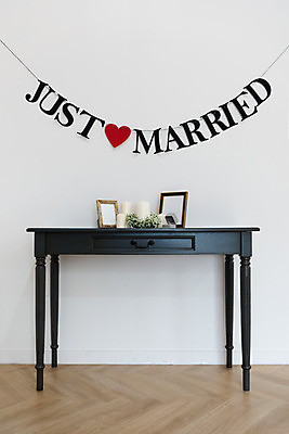 포토 JPG 스튜디오촬영 행복 결혼 프로포즈 탁자 결혼식 새출발 실내 사랑 사람없음 앨범 오브젝트 결혼소품 설레임 가랜드 국내포토 감정 가구 새로움 이벤트 내부 파티용품 출발 파일형식