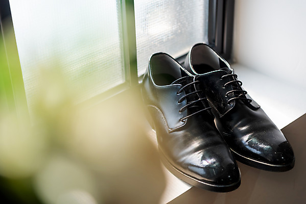 포토 JPG 스튜디오촬영 행복 구두 결혼 프로포즈 창문 결혼식 새출발 실내 사랑 사람없음 오브젝트 결혼소품 정장구두 설레임 웨딩슈즈 국내포토 감정 신발 새로움 이벤트 내부 출발 파일형식