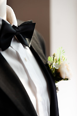 포토 JPG 스튜디오촬영 행복 리본 결혼 프로포즈 창문 결혼식 새출발 실내 사랑 정장 턱시도 사람없음 오브젝트 결혼소품 설레임 웨딩슈즈 국내포토 옷 감정 신발 새로움 이벤트 내부 출발 파일형식