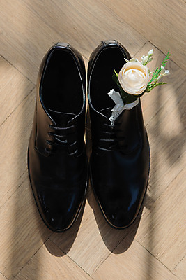 포토 JPG 스튜디오촬영 행복 결혼 프로포즈 결혼식 새출발 실내 사랑 사람없음 하이앵글 오브젝트 결혼소품 설레임 웨딩슈즈 플랫레이 국내포토 감정 뷰포인트 신발 새로움 이벤트 내부 플랫 출발 파일형식