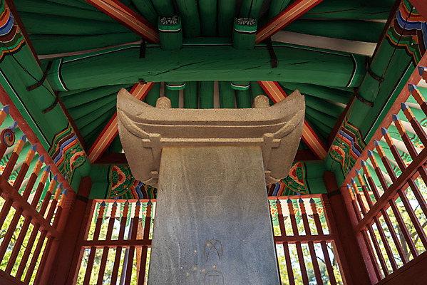 포토 JPG 주간 한국전통 여행 유적지 풍경 사람없음 야외 관광지 봄 세계문화유산 문화재 역사 한국사 비석 조선시대 사적지 조선왕릉 태릉 문정왕후 국내포토 자연요소 전통 계절 고건축 한국 왕릉 파일형식 왕후