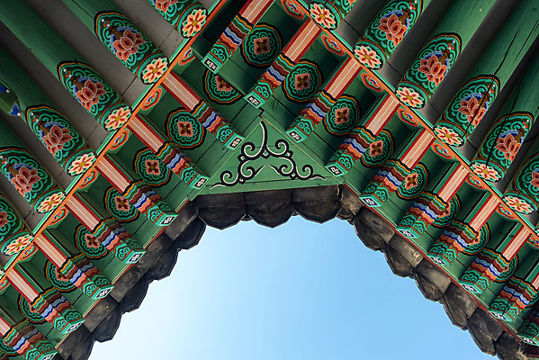 포토 JPG 주간 한국전통 로우앵글 여행 유적지 하늘 기와 풍경 사람없음 야외 관광지 맑음 봄 세계문화유산 문화재 역사 한국사 조선시대 기와지붕 사적지 조선왕릉 태릉 문정왕후 국내포토 자연요소 전통 계절 뷰포인트 고건축 지붕 날씨 한국 왕릉 파일형식 왕후