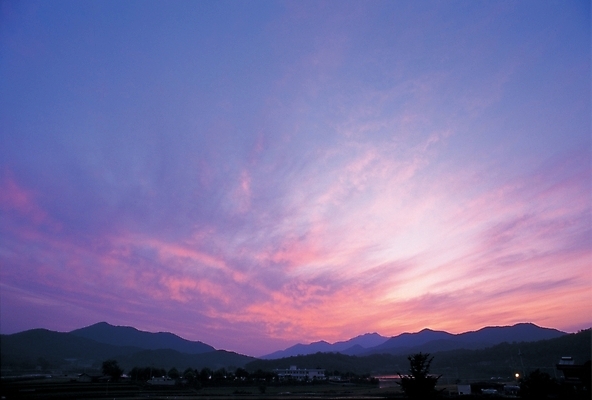 포토 JPG 주간 구름 자연 하늘 산 풍경 사람없음 야외 노을 일몰 국내포토 자연요소 생태계 파일형식