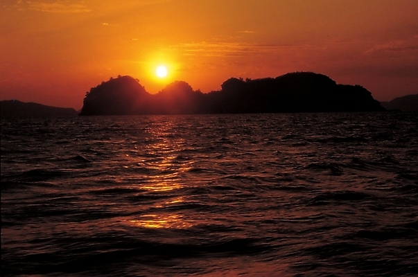 포토 JPG 주간 구름 바다 자연 하늘 풍경 사람없음 야외 햇빛 태양 일출 일몰 국내포토 자연요소 노을 생태계 파일형식