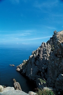 포토 JPG 주간 바다 자연 하늘 산 풍경 사람없음 야외 절벽 기암절벽 국내포토 자연요소 생태계 파일형식