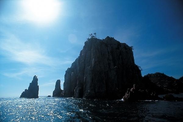 포토 JPG 주간 바다 섬 자연 하늘 풍경 사람없음 야외 절벽 기암절벽 국내포토 자연요소 생태계 파일형식