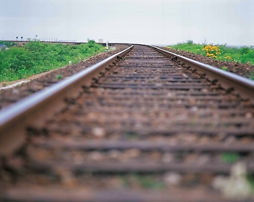 포토 JPG 주간 시설물 현대건축 건축 길 자연 풍경 사람없음 야외 기찻길 철도의날 국내포토 자연요소 건축물 생태계 파일형식 법정기념일