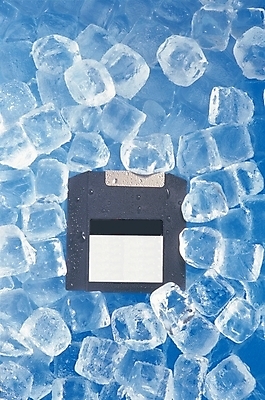 포토 JPG 주간 스튜디오촬영 실내 사람없음 물 사무용품 얼음 플로피디스크 저장장치 국내포토 자연요소 문구용품 내부 컴퓨터용품 파일형식