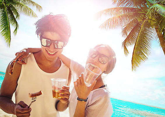 PSD 편집이미지 커플 여자 남자 바다 휴가 맥주 미소 20대 성인 두명 여름 여름휴가 바캉스 야자수 한국인 소시지 즐거움 휴양지 성인만 이미지편집 나무 계절 감정 관계 주류 표정 사람 동양인 청년 장소 가공식품 파일형식 여름_계절