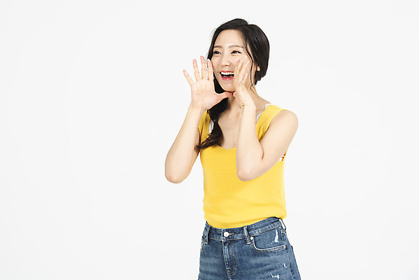 포토 JPG 스튜디오촬영 응시 여자 휴가 실내 한명 서기 미소 누끼 손짓 상반신 20대 청년 성인 옆모습 캐주얼 여름 여름휴가 바캉스 청춘 외침 즐거움 흰배경 청년여자한명만 성인여자한명만 국내포토 1 시선 옷 계절 감정 뷰포인트 백그라운드 컨셉 모션 표정 사람 내부 소리 흰색 여자한명만 성인여자만 청년여자만 파일형식 여름_계절