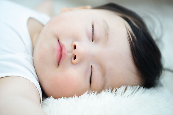 포토 JPG 스튜디오촬영 남자 얼굴 실내 한명 근접촬영 눕기 귀여움 눈감음 한국인 성장 아기 잠 보호 편안함 낮잠 남자아기한명만 국내포토 1 뷰포인트 컨셉 모션 사람 동양인 내부 신체부위 감각 남자한명만 남자아기만 파일형식