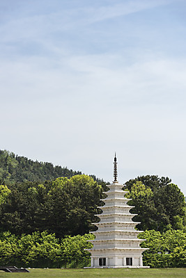 포토 JPG 주간 나무 한국전통 여행 유적지 하늘 풍경 사람없음 야외 관광지 맑음 봄 세계문화유산 문화재 역사 한국사 미륵사지 미륵사지석탑 사적지 익산 백제역사유적지구 동원구층석탑 국내포토 자연요소 식물 전통 계절 고건축 날씨 한국 석탑 전라북도 파일형식