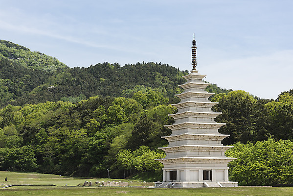 포토 JPG 주간 나무 한국전통 여행 유적지 하늘 산 풍경 사람없음 야외 관광지 맑음 봄 세계문화유산 문화재 역사 한국사 미륵사지 미륵사지석탑 사적지 익산 백제역사유적지구 동원구층석탑 국내포토 자연요소 식물 전통 계절 고건축 날씨 한국 석탑 전라북도 파일형식