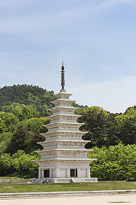 포토 JPG 주간 나무 한국전통 여행 유적지 하늘 산 풍경 사람없음 야외 관광지 맑음 봄 세계문화유산 문화재 역사 한국사 미륵사지 미륵사지석탑 사적지 익산 백제역사유적지구 동원구층석탑 국내포토 자연요소 식물 전통 계절 고건축 날씨 한국 석탑 전라북도 파일형식
