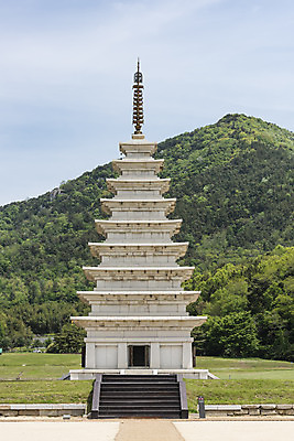 포토 JPG 주간 한국전통 여행 유적지 하늘 산 풍경 사람없음 야외 관광지 맑음 봄 세계문화유산 문화재 역사 한국사 미륵사지 미륵사지석탑 사적지 익산 백제역사유적지구 동원구층석탑 국내포토 자연요소 전통 계절 고건축 날씨 한국 석탑 전라북도 파일형식
