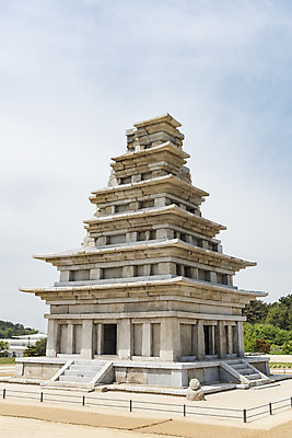 포토 JPG 주간 한국전통 여행 유적지 하늘 풍경 사람없음 야외 관광지 맑음 봄 세계문화유산 문화재 역사 한국사 미륵사지 미륵사지석탑 사적지 익산 백제역사유적지구 국내포토 자연요소 전통 계절 고건축 날씨 한국 석탑 전라북도 파일형식