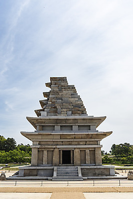 포토 JPG 주간 한국전통 로우앵글 여행 유적지 하늘 풍경 사람없음 야외 관광지 맑음 봄 세계문화유산 문화재 역사 한국사 미륵사지 미륵사지석탑 사적지 익산 백제역사유적지구 국내포토 자연요소 전통 계절 뷰포인트 고건축 날씨 한국 석탑 전라북도 파일형식