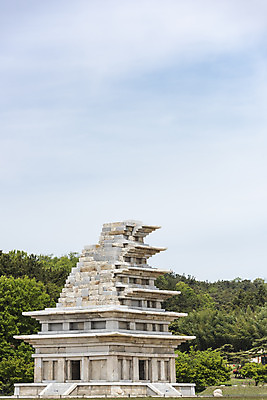 포토 JPG 주간 나무 한국전통 여행 유적지 하늘 산 풍경 사람없음 야외 관광지 맑음 봄 세계문화유산 문화재 역사 한국사 미륵사지 미륵사지석탑 사적지 익산 백제역사유적지구 국내포토 자연요소 식물 전통 계절 고건축 날씨 한국 석탑 전라북도 파일형식