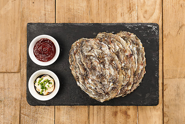 포토 JPG 스튜디오촬영 건조 도마 실내 사람없음 하이앵글 고추장 소스 가공식품 안주 오브젝트 건어물 마요네즈 마른안주 쥐포 플랫레이 나무배경 국내포토 뷰포인트 백그라운드 주방용품 내부 양념 소스_음식 플랫 파일형식