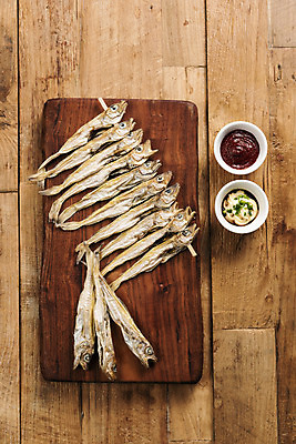 포토 JPG 스튜디오촬영 건조 실내 사람없음 하이앵글 고추장 소스 가공식품 안주 오브젝트 건어물 마요네즈 나무도마 마른안주 플랫레이 노가리 나무배경 국내포토 뷰포인트 백그라운드 도마 어류 내부 목재 양념 소스_음식 플랫 파일형식