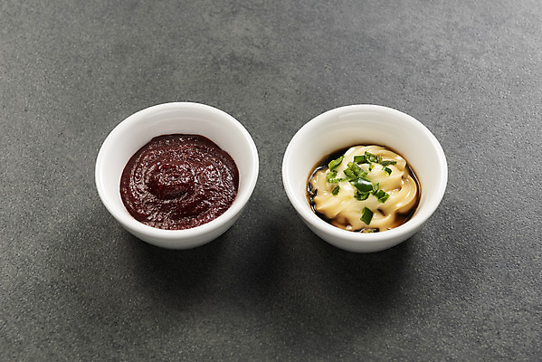 포토 JPG 스튜디오촬영 검은배경 건조 실내 사람없음 고추장 소스 가공식품 안주 오브젝트 건어물 마요네즈 마른안주 국내포토 백그라운드 내부 검은색 양념 소스_음식 파일형식