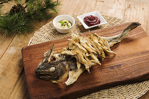 포토 JPG 스튜디오촬영 건조 맥주 실내 사람없음 고추장 소스 가공식품 안주 오브젝트 건어물 마요네즈 나무도마 마른안주 먹태 나무배경 국내포토 백그라운드 도마 주류 내부 목재 양념 소스_음식 파일형식