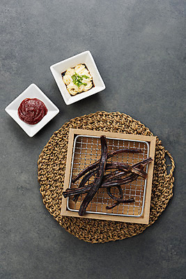 포토 JPG 스튜디오촬영 검은배경 건조 실내 사람없음 하이앵글 고추장 소스 가공식품 안주 오브젝트 오징어 건어물 마요네즈 마른안주 오징어다리 플랫레이 장족 국내포토 뷰포인트 백그라운드 연체동물 내부 검은색 수중동물 양념 소스_음식 플랫 파일형식