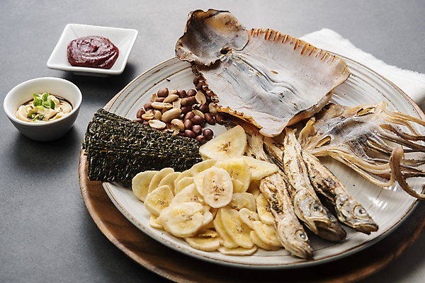 포토 JPG 스튜디오촬영 검은배경 건조 실내 사람없음 고추장 소스 가공식품 안주 오브젝트 오징어 땅콩 건어물 마요네즈 김구 마른안주 말린오징어 노가리 바나나칩 국내포토 백그라운드 연체동물 어류 내부 검은색 수중동물 견과류 양념 소스_음식 파일형식