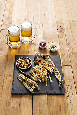 포토 JPG 스튜디오촬영 건조 맥주 실내 사람없음 고추장 소스 가공식품 안주 오브젝트 땅콩 건어물 마요네즈 마른안주 먹태 노가리 나무배경 국내포토 백그라운드 주류 어류 내부 견과류 양념 소스_음식 파일형식