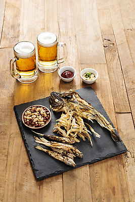 포토 JPG 스튜디오촬영 건조 맥주 실내 사람없음 고추장 소스 가공식품 안주 오브젝트 땅콩 건어물 마요네즈 마른안주 먹태 노가리 나무배경 국내포토 백그라운드 주류 어류 내부 견과류 양념 소스_음식 파일형식