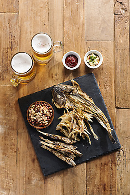 포토 JPG 스튜디오촬영 건조 맥주 실내 사람없음 하이앵글 고추장 소스 가공식품 안주 오브젝트 땅콩 건어물 마요네즈 마른안주 플랫레이 먹태 노가리 나무배경 국내포토 뷰포인트 백그라운드 주류 어류 내부 견과류 양념 소스_음식 플랫 파일형식