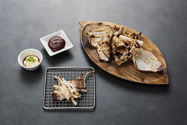 포토 JPG 스튜디오촬영 검은배경 건조 실내 사람없음 하이앵글 고추장 소스 가공식품 안주 오브젝트 오징어 건어물 마요네즈 마른안주 말린오징어 플랫레이 국내포토 뷰포인트 백그라운드 연체동물 내부 검은색 수중동물 양념 소스_음식 플랫 파일형식