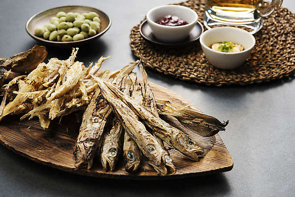 포토 JPG 스튜디오촬영 검은배경 건조 맥주 실내 사람없음 고추장 소스 가공식품 안주 오브젝트 건어물 마요네즈 마른안주 짝태 노가리 와사비과자 국내포토 백그라운드 주류 어류 내부 과자 검은색 양념 소스_음식 파일형식