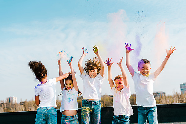 포토 JPG 주간 서양인 외국인 백인 여자 어린이교육 교육 남자 어린이라이프 어린이 흑인 장난 미술 서기 동양인 소녀 소년 여러명 상반신 야외 앞모습 뒷모습 10대 컬러풀 글로벌 만세 가루 뿌리기 즐거움 미술교육 천진난만 어린이만 더스트파티클 국내포토 자연요소 라이프스타일 감정 뷰포인트 컬러 다수 컨셉 모션 청소년 문화예술 사람 인종 파일형식