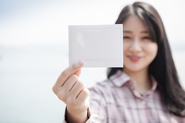 포토 JPG 주간 우먼라이프 여자 바다 여행 프레임 한명 서기 들기 상반신 20대 성인 야외 앞모습 관광지 봄 한국인 즐거움 폴라로이드사진 여수 국내여행 봄여행 오동도 성인여자한명만 국내포토 자연요소 1 라이프스타일 계절 감정 뷰포인트 섬 모션 사람 동양인 청년 전라남도 폴라로이드 여자한명만 성인여자만 파일형식