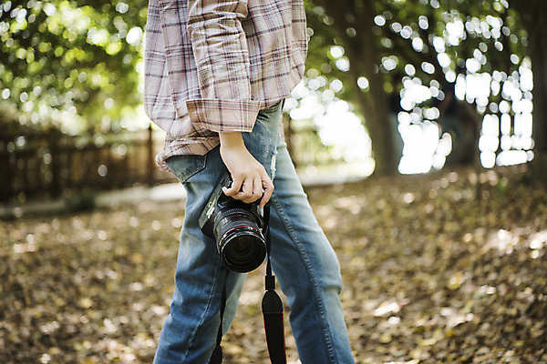 포토 JPG 주간 우먼라이프 여자 여행 한명 들기 상반신 20대 성인 야외 옆모습 관광지 걷기 카메라 봄 한국인 즐거움 숲길 여수 국내여행 봄여행 오동도 성인여자한명만 국내포토 자연요소 1 라이프스타일 계절 감정 길 뷰포인트 섬 모션 사람 동양인 청년 전자제품 전라남도 여자한명만 성인여자만 파일형식