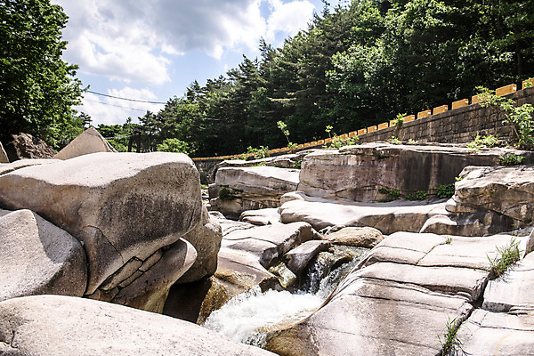포토 JPG 주간 여행 자연 한국 풍경 사람없음 야외 여름 관광지 계곡 여름풍경 바위 국내여행 단양 단양팔경 명승지 월악산 상선암 선암계곡 국내포토 자연요소 계절 아시아 산 돌_바위 생태계 충청북도 파일형식 여름_계절