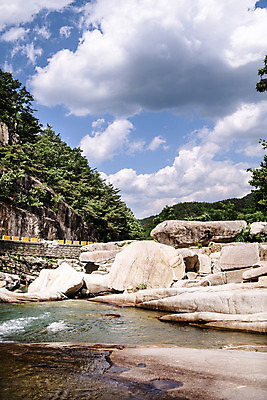 포토 JPG 주간 구름 여행 자연 하늘 한국 풍경 사람없음 야외 여름 관광지 계곡 맑음 여름풍경 바위 국내여행 단양 단양팔경 명승지 월악산 상선암 선암계곡 국내포토 자연요소 계절 아시아 날씨 산 돌_바위 생태계 충청북도 파일형식 여름_계절