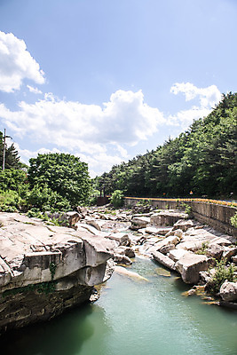 포토 JPG 주간 구름 여행 자연 하늘 한국 풍경 사람없음 야외 여름 관광지 계곡 맑음 여름풍경 바위 국내여행 단양 단양팔경 명승지 월악산 상선암 선암계곡 국내포토 자연요소 계절 아시아 날씨 산 돌_바위 생태계 충청북도 파일형식 여름_계절