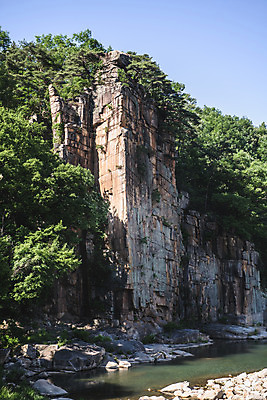 포토 JPG 주간 나무 여행 자연 하늘 한국 풍경 사람없음 야외 여름 관광지 맑음 여름풍경 바위 국내여행 단양 단양팔경 명승지 사인암 남조천 국내포토 자연요소 식물 계절 아시아 날씨 강 돌_바위 생태계 충청북도 파일형식 여름_계절