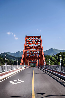 포토 JPG 주간 무료이미지 도로 자연 한국 풍경 사람없음 야외 여름 관광지 맑음 여름풍경 국내여행 단양 단양팔경 명승지 옥순대교 옥순봉 충주호 국내포토 자연요소 계절 아시아 길 호수 여행 교통시설 날씨 다리_건축물 생태계 봉우리 충청북도 제천 충주 파일형식 무료콘텐츠 여름_계절
