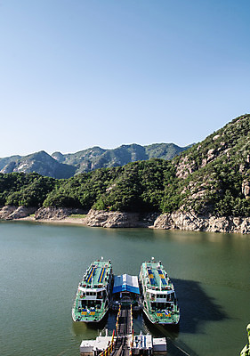 포토 JPG 주간 여행 자연 하늘 산 한국 풍경 사람없음 야외 여름 관광지 여름풍경 유람선 국내여행 단양 단양팔경 명승지 충주호 장회나루 국내포토 자연요소 계절 아시아 호수 배_교통 항구 생태계 충청북도 충주 파일형식 여름_계절