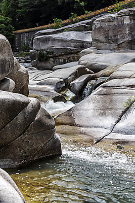 포토 JPG 주간 여행 자연 한국 풍경 사람없음 야외 여름 관광지 여름풍경 바위 국내여행 단양 단양팔경 명승지 월악산 상선암 선암계곡 암각자 국내포토 자연요소 계절 아시아 산 계곡 돌_바위 생태계 충청북도 석조물 파일형식 여름_계절
