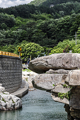 포토 JPG 주간 여행 자연 한국 풍경 사람없음 야외 여름 관광지 여름풍경 바위 국내여행 단양 단양팔경 명승지 월악산 상선암 선암계곡 암각자 국내포토 자연요소 계절 아시아 산 계곡 돌_바위 생태계 충청북도 석조물 파일형식 여름_계절